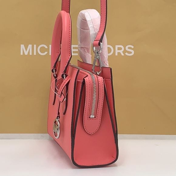 MICHAEL KORS SHEILA SMALL CENTER
ZIP SATCHEL/ CROSSBODY TEA ROSE
COLOR - Picture 3 of 16